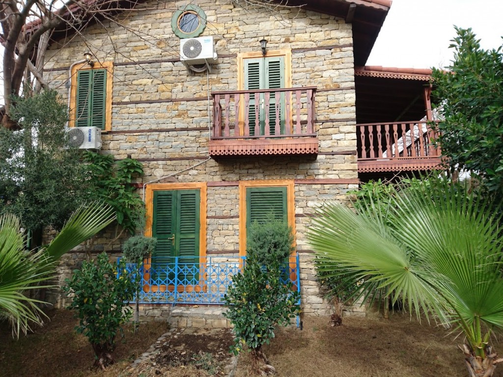 İki katlı doğal taş ev (13)