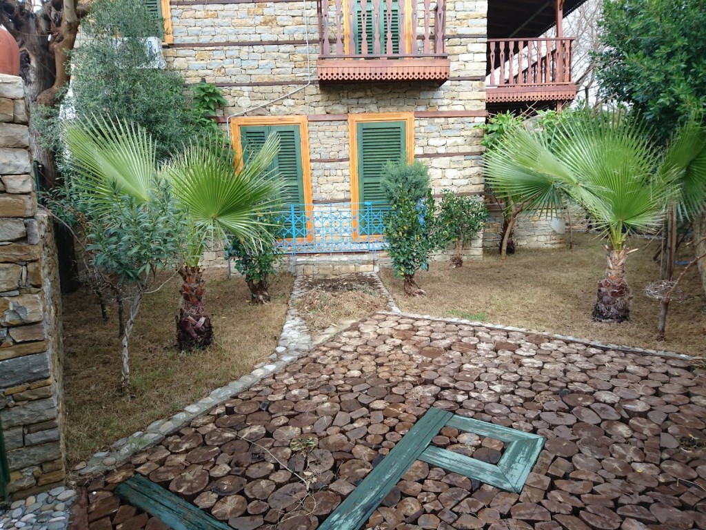 İki katlı doğal taş ev (14)