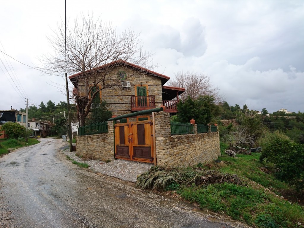 İki katlı doğal taş ev (7)