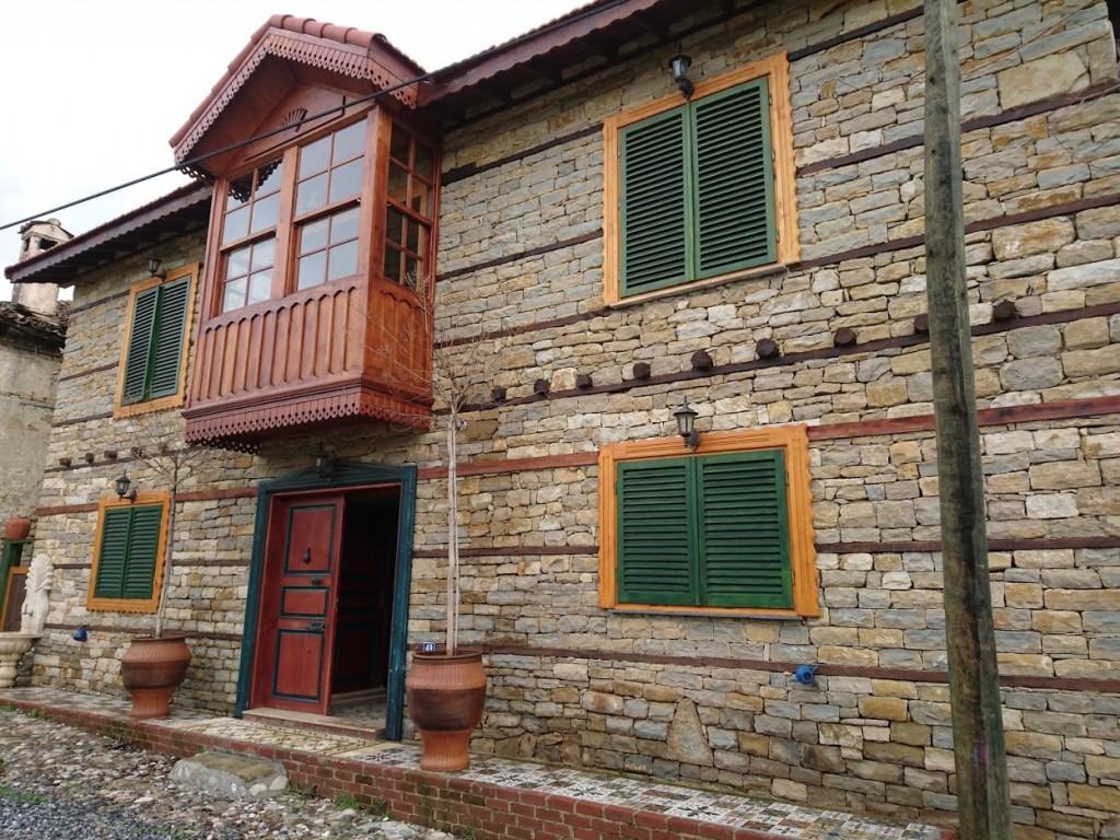 İki katlı doğal taş ev (8)