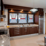 Doğal taş ile kıyı evi projesi mutfak