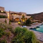 Panoramik deniz manzaralı olağanüstü taş villa