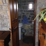 Küçük Taş Kulübe Banyo Lavabo