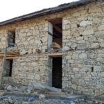 Taş ev kapı pencere açmak