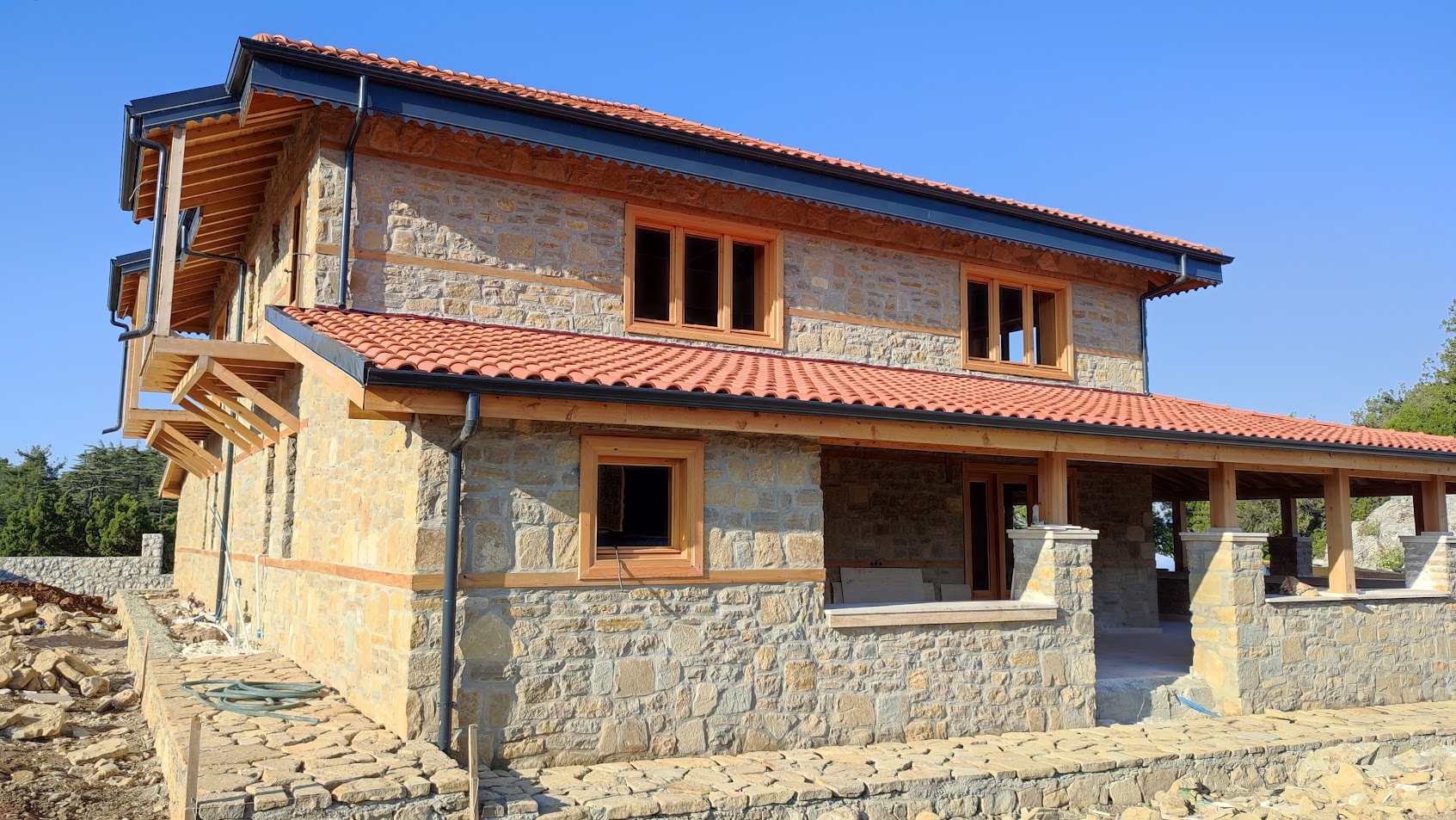 Köyde yapılmış taş ev – imar izni alınarak tamamlanmış örnek yapı
