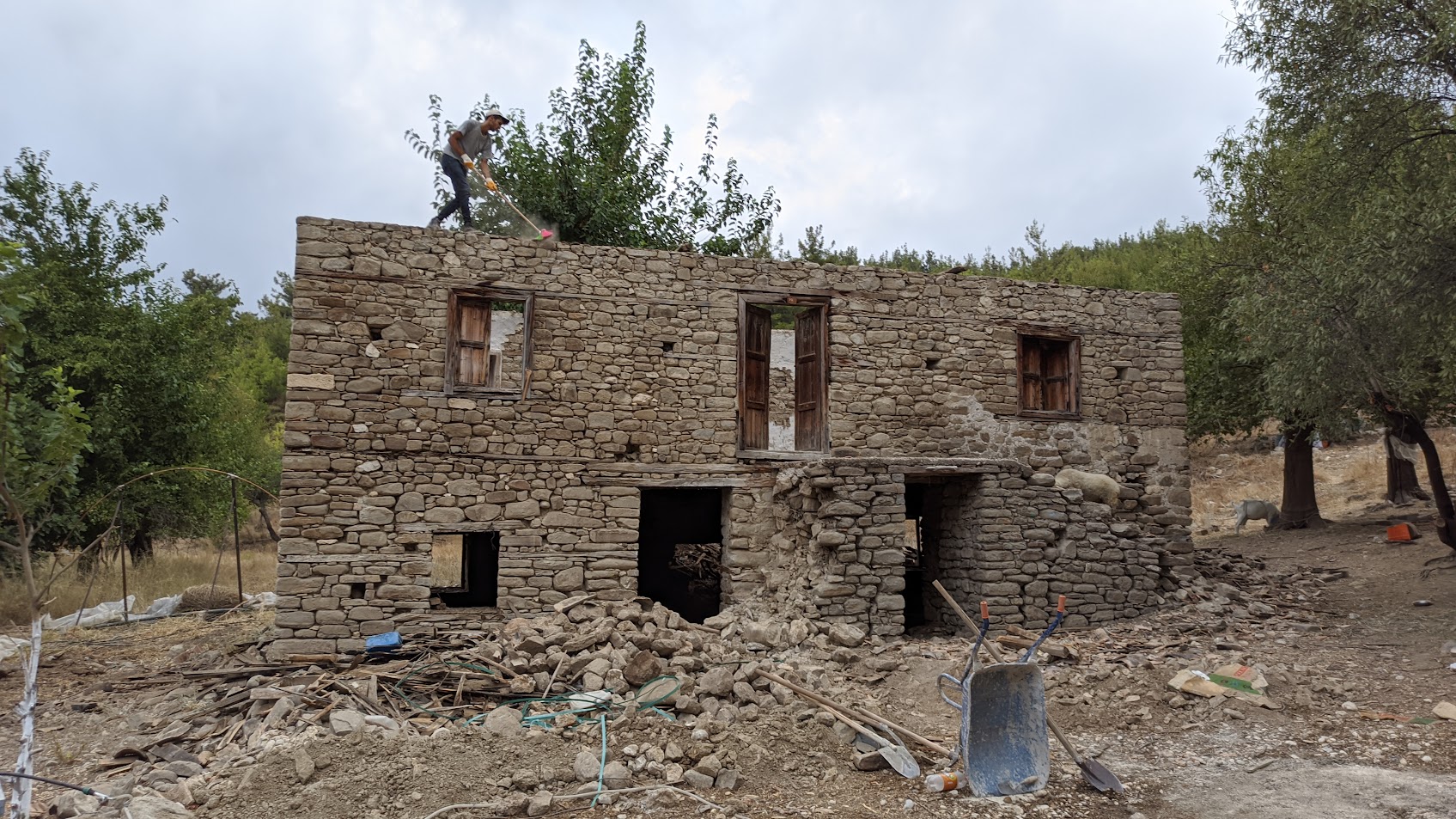 Eski taş ev duvar onarımı ve güçlendirme çalışması