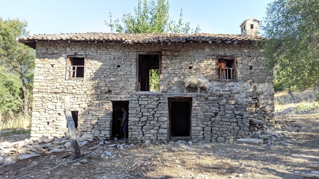 Eski taş ev restorasyonu ve tadilatı örneği