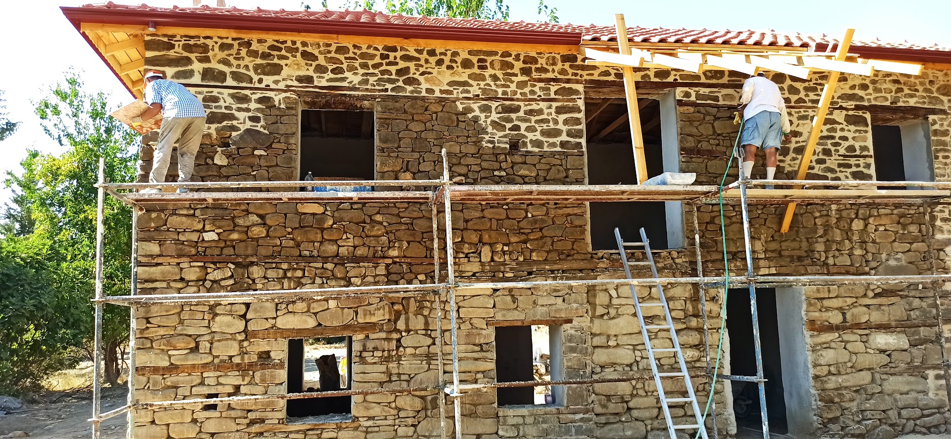 Derz dolgusu yapılan taş ev duvarı